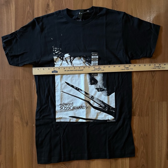 NWT Edward Scissorhands T-shirt size Medium Hot Topic 🆕 - Picture 4 of 6